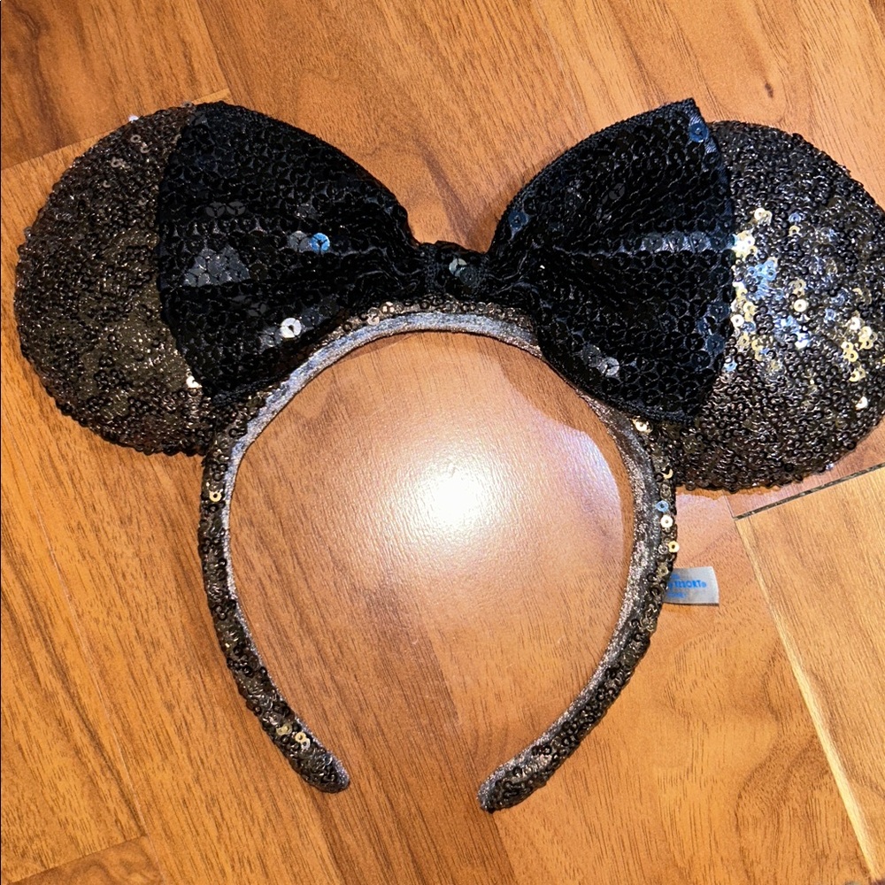 NWOT Tokyo Disney Smoky Sequin Mickey Minnie Mouse Ears Headband